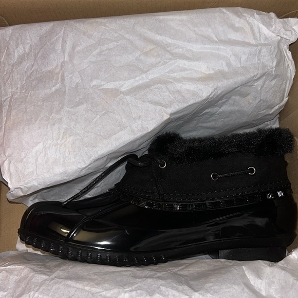 NWT JustFab Evi Ankle Black Caviar Faux Fur Duck Boots Booties Size 7 - Picture 8 of 10